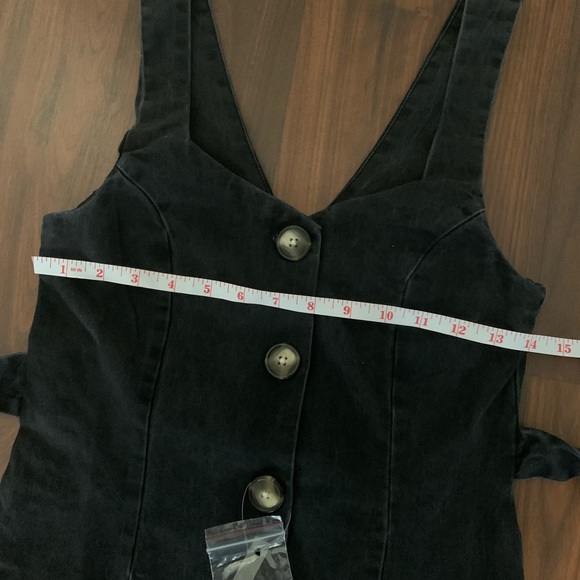 ASOS DESIGN washed black denim sleeveless button pinafore mini dress. - Picture 13 of 16